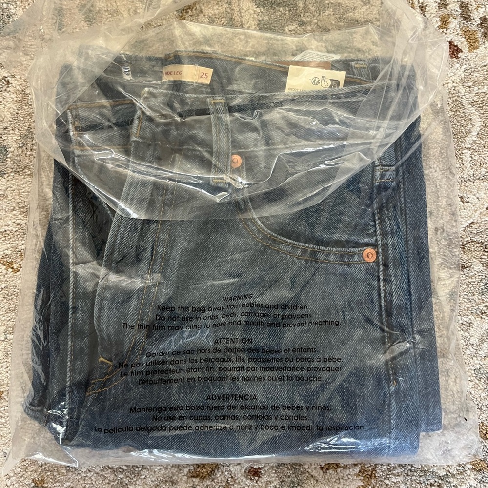 NWT Levi’s Ribcage Wide Leg Women’s Jeans 25W/32L